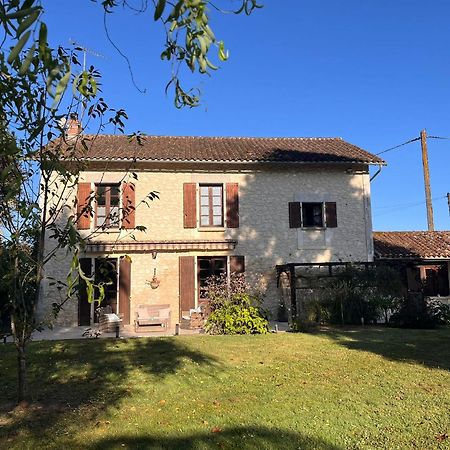 Les Bruyeres B&B Montbron 외부 사진