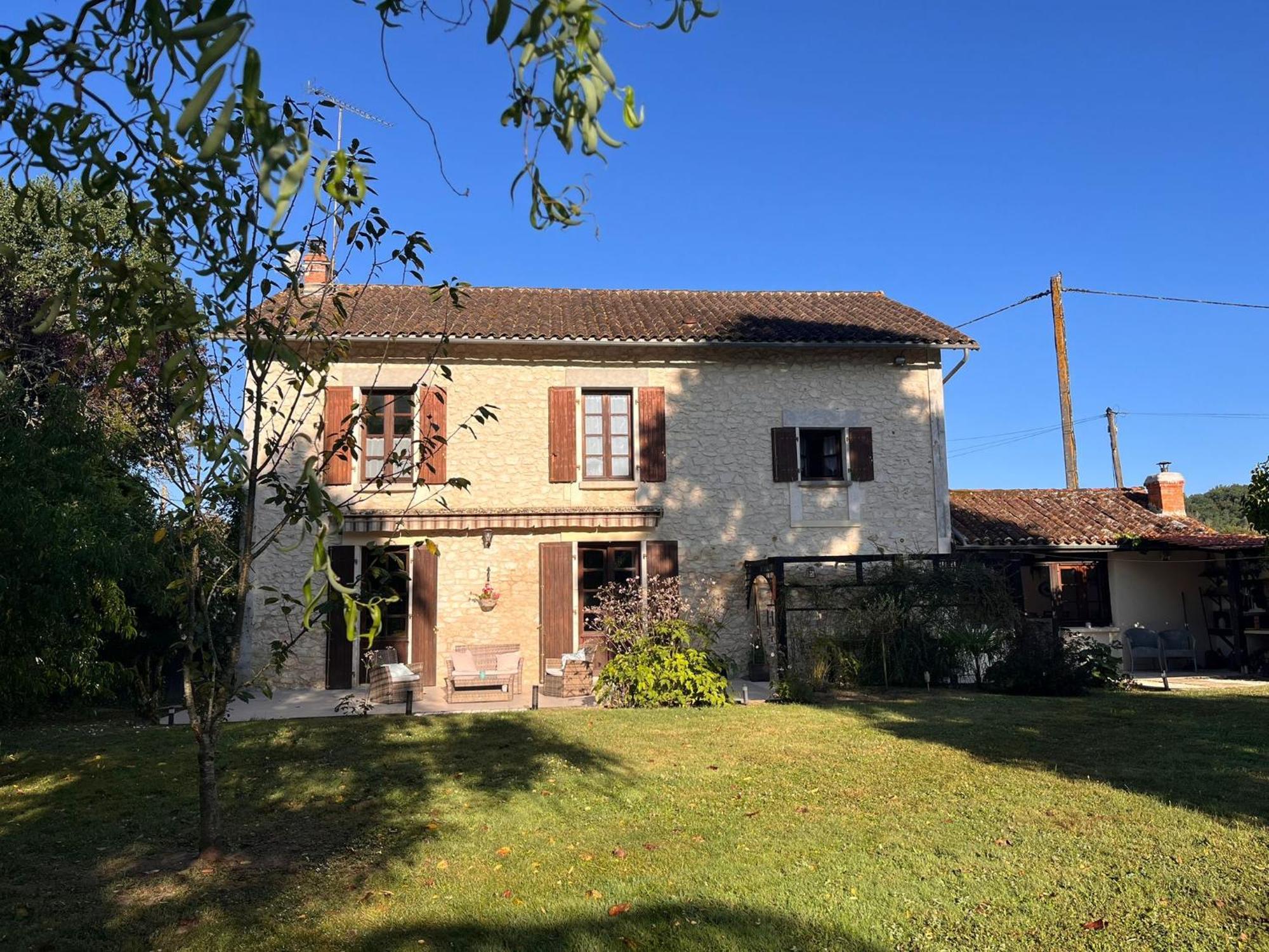Les Bruyeres B&B Montbron 외부 사진