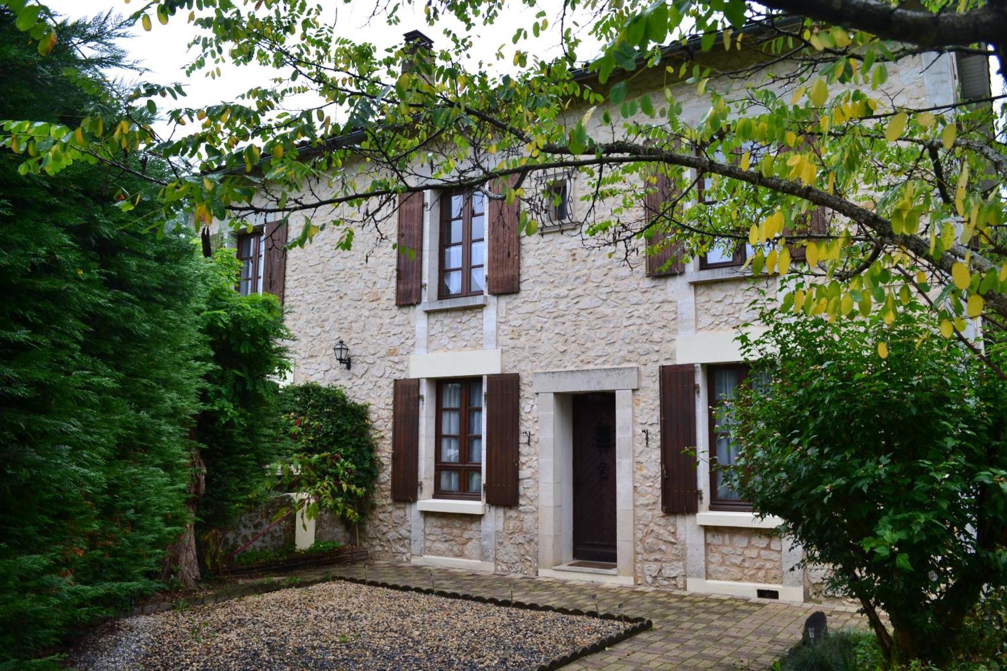 Les Bruyeres B&B Montbron 외부 사진